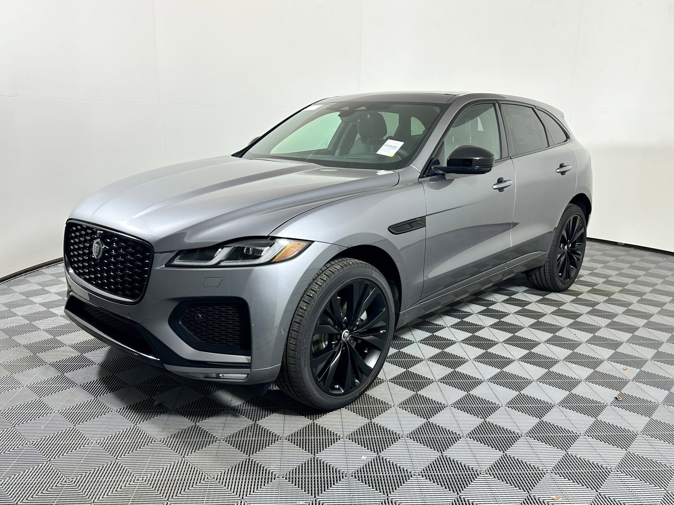 New 2026 Jaguar F-PACE R-Dynamic S image 1
