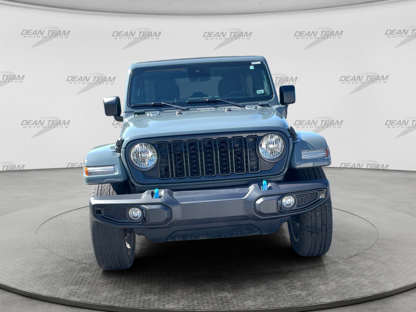 Used 2024 Jeep Wrangler Unlimited w/ Convenience Group AWD/4WD image 2