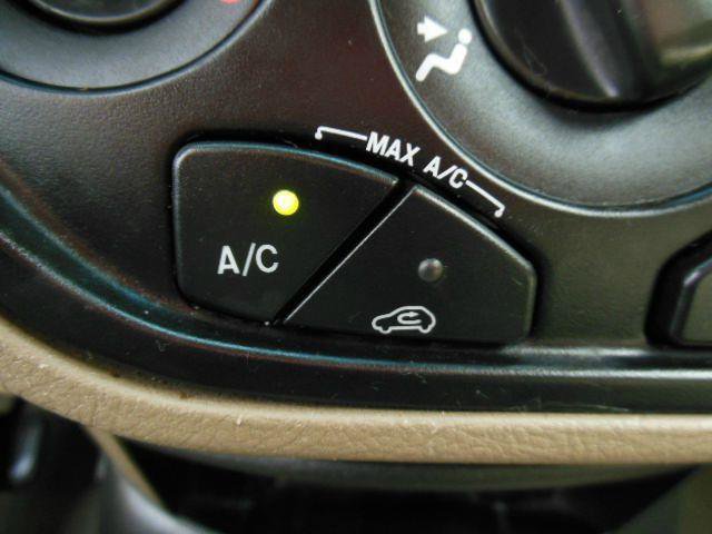 Used 2005 Ford Focus SE image 8