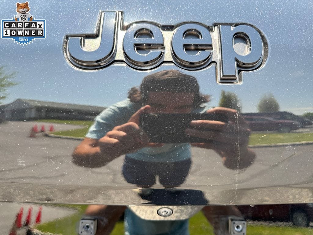 Used 2023 Jeep Grand Cherokee L Laredo AWD/4WD image 17