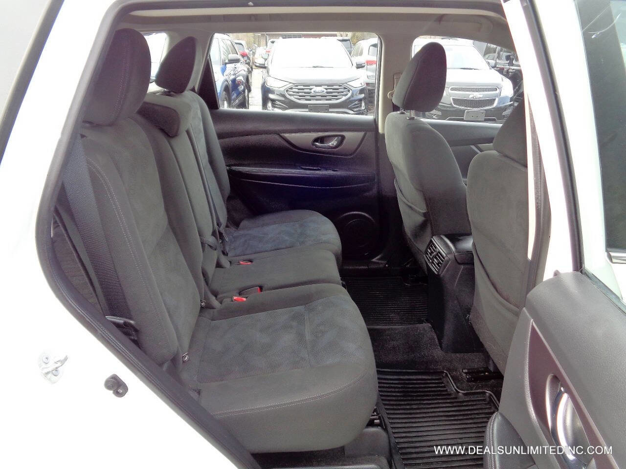 Used 2016 Nissan Rogue S image 19