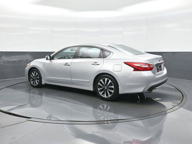 Used 2016 Nissan Altima 2.5 SV w/ Convenience Package FWD image 5