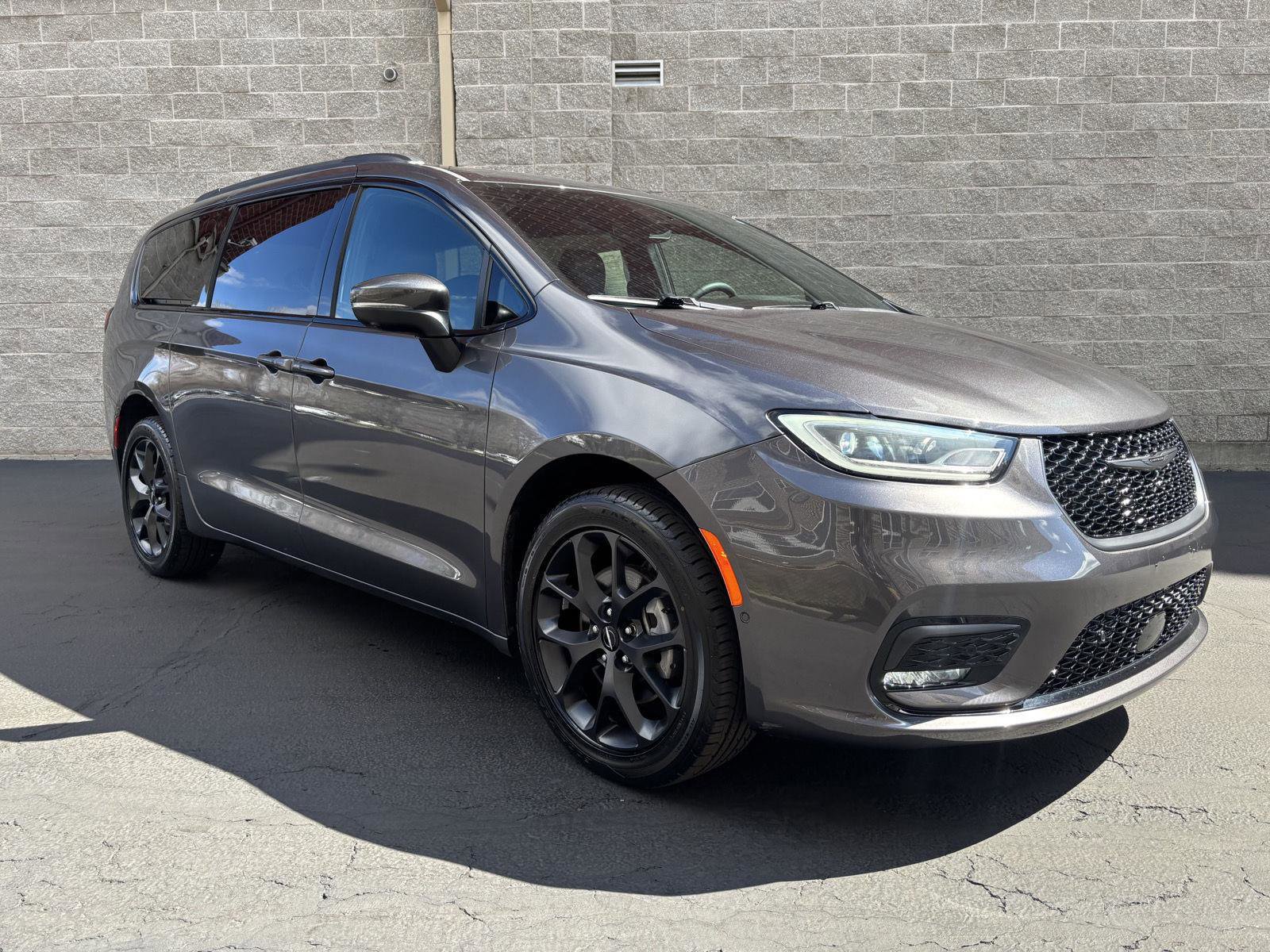 Used 2023 Chrysler Pacifica Touring-L w/ S Appearance Package