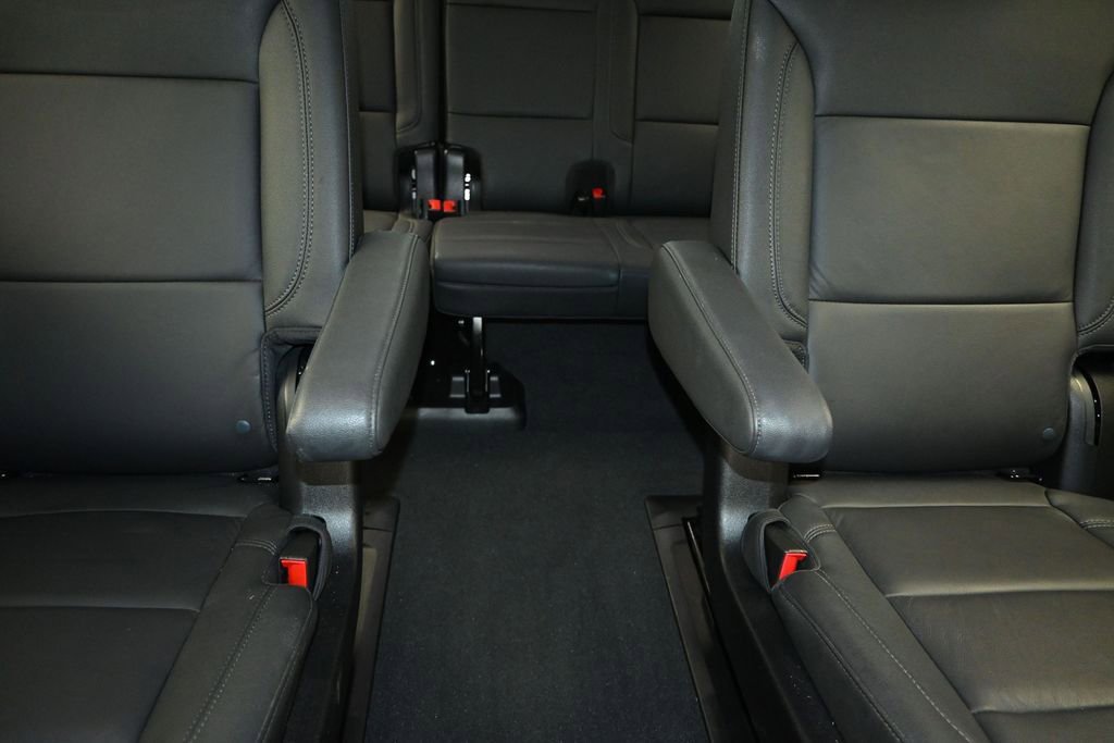 Used 2024 Chevrolet Tahoe Z71 w/ Luxury Package AWD/4WD image 27