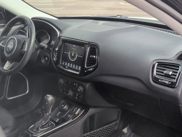 Used 2018 Jeep Compass Limited image 23