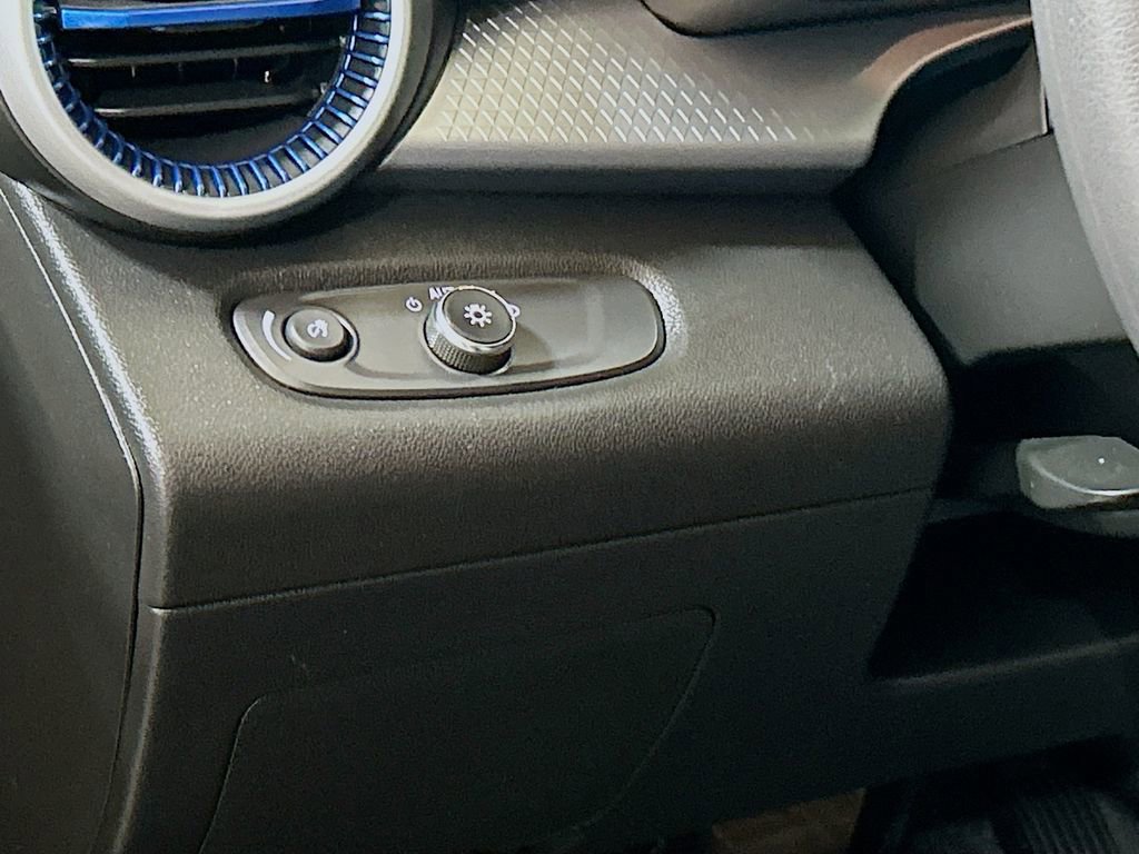 Used 2024 Chevrolet Trax LS w/ LS Convenience Package FWD image 8