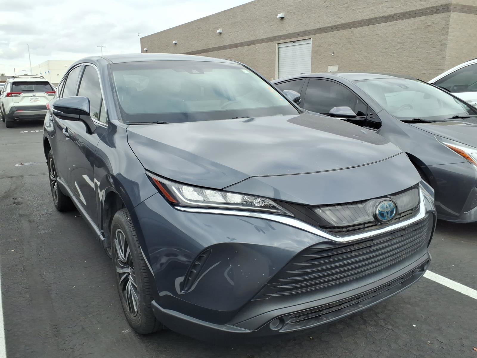 Used 2021 Toyota Venza LE w/ Carpet Mat Package (TMS) image 2