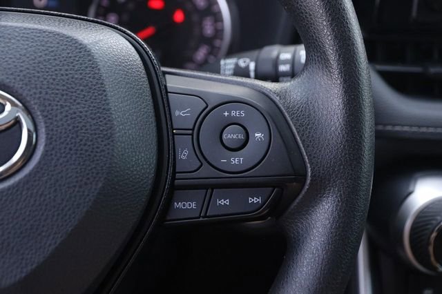 Used 2021 Toyota RAV4 XLE w/ Convenience Package FWD image 14