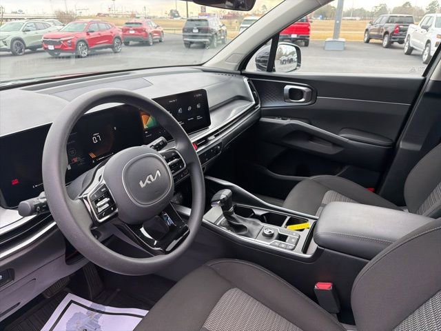 Used 2025 Kia Sorento LX image 6
