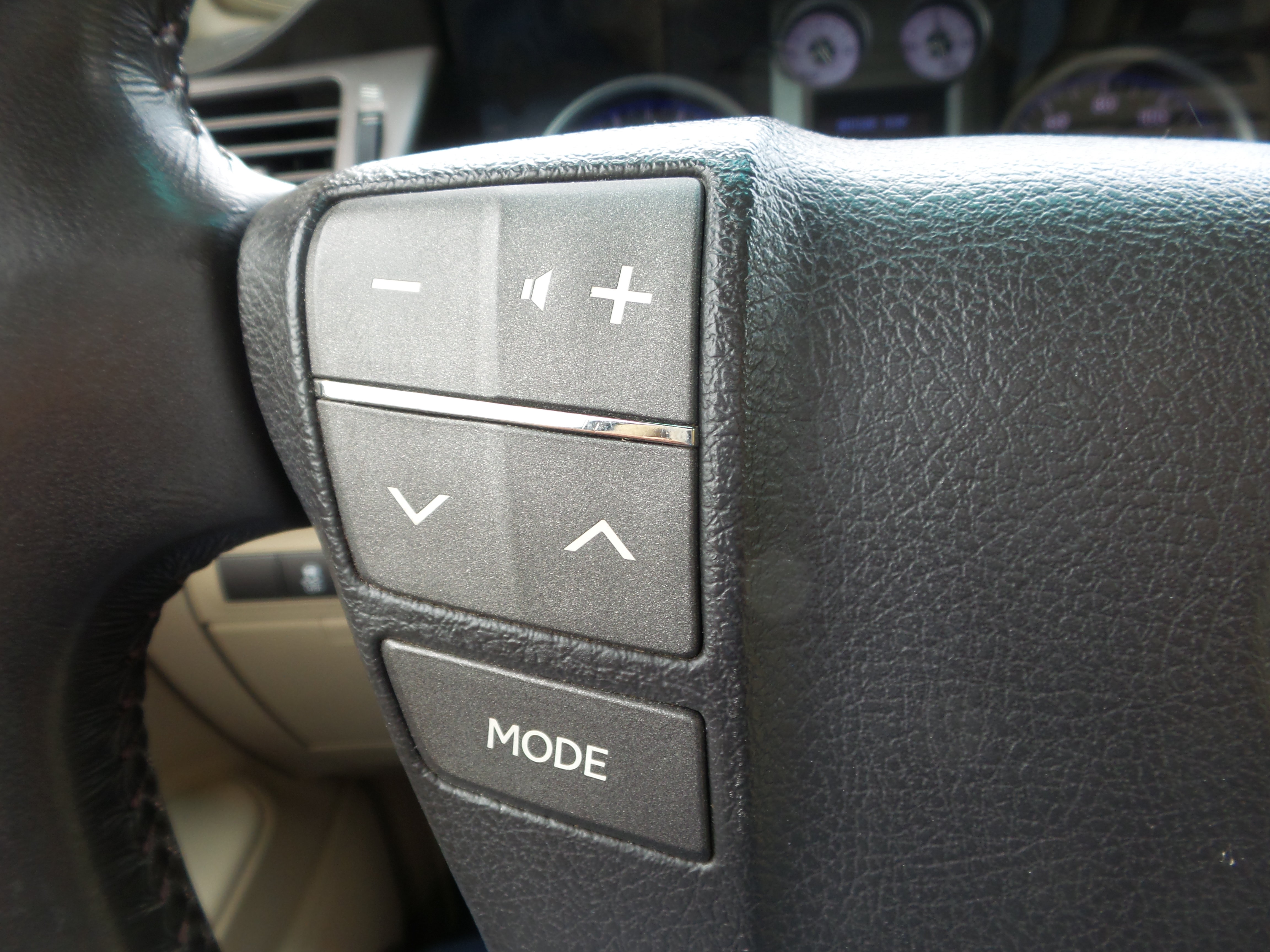 Used 2011 Lexus LX 570 4WD image 21