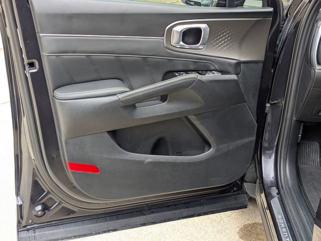 Used 2025 Kia Sorento SX image 13