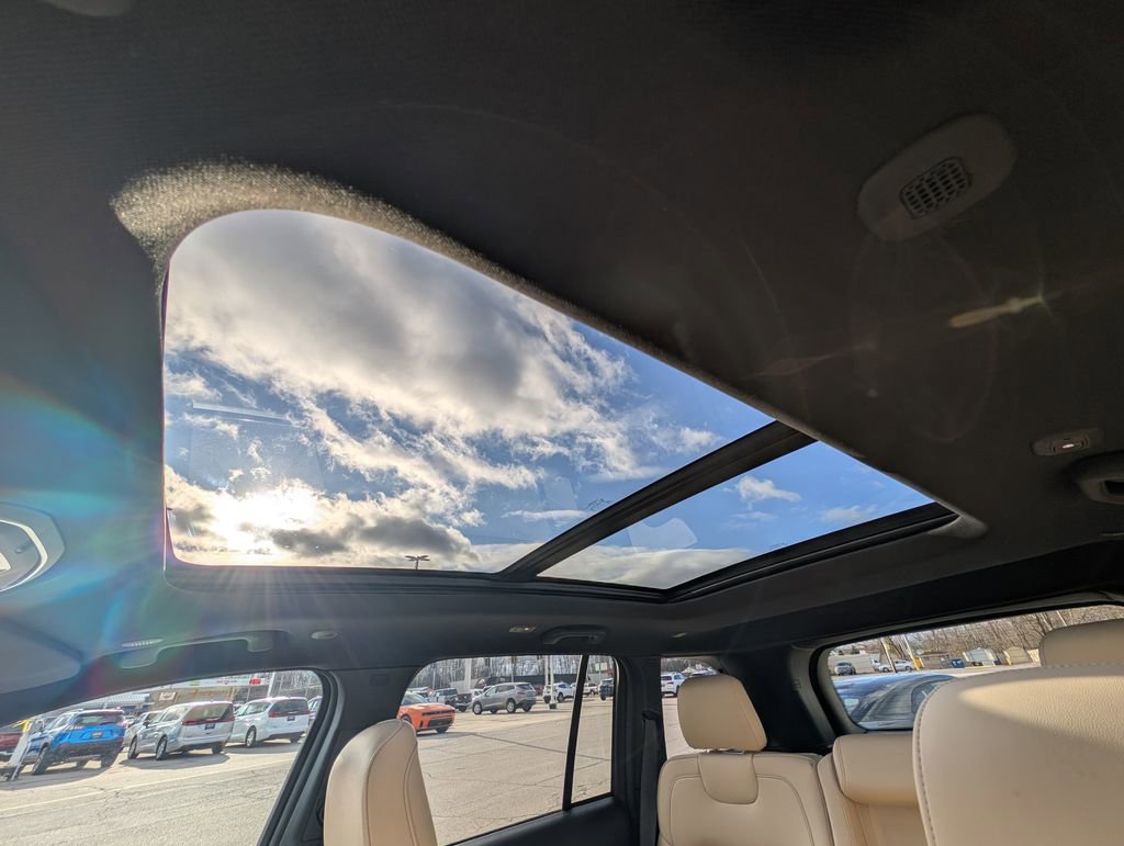 Used 2024 Jeep Grand Cherokee Limited image 17