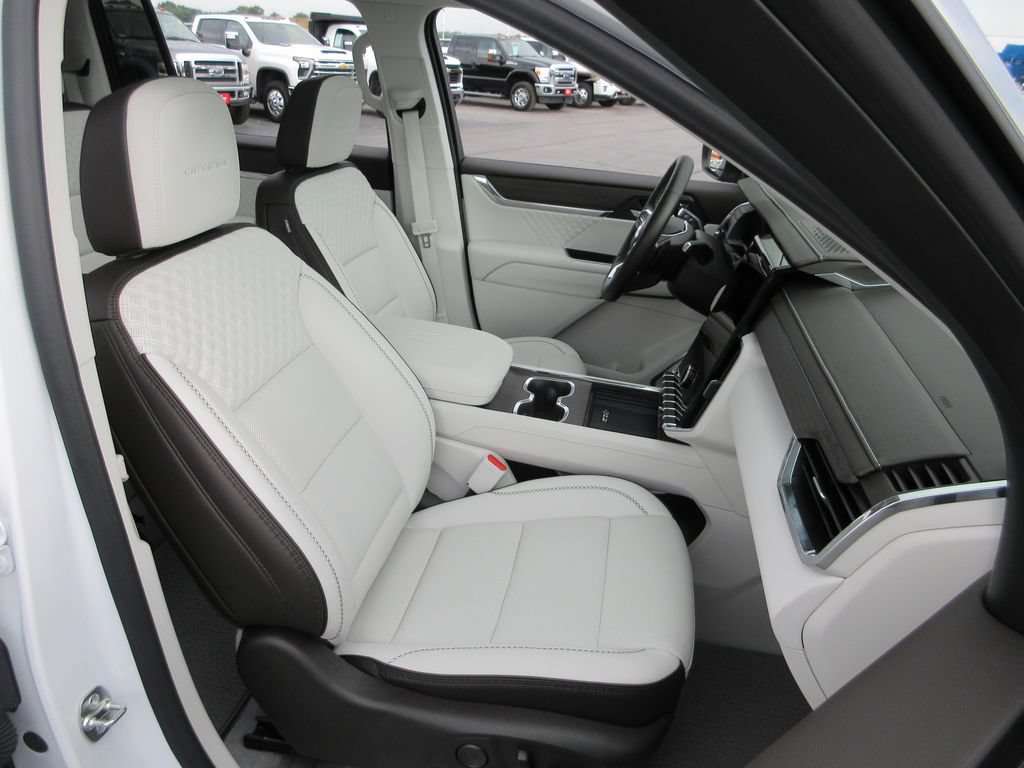 Certified 2025 GMC Acadia Denali AWD/4WD image 25