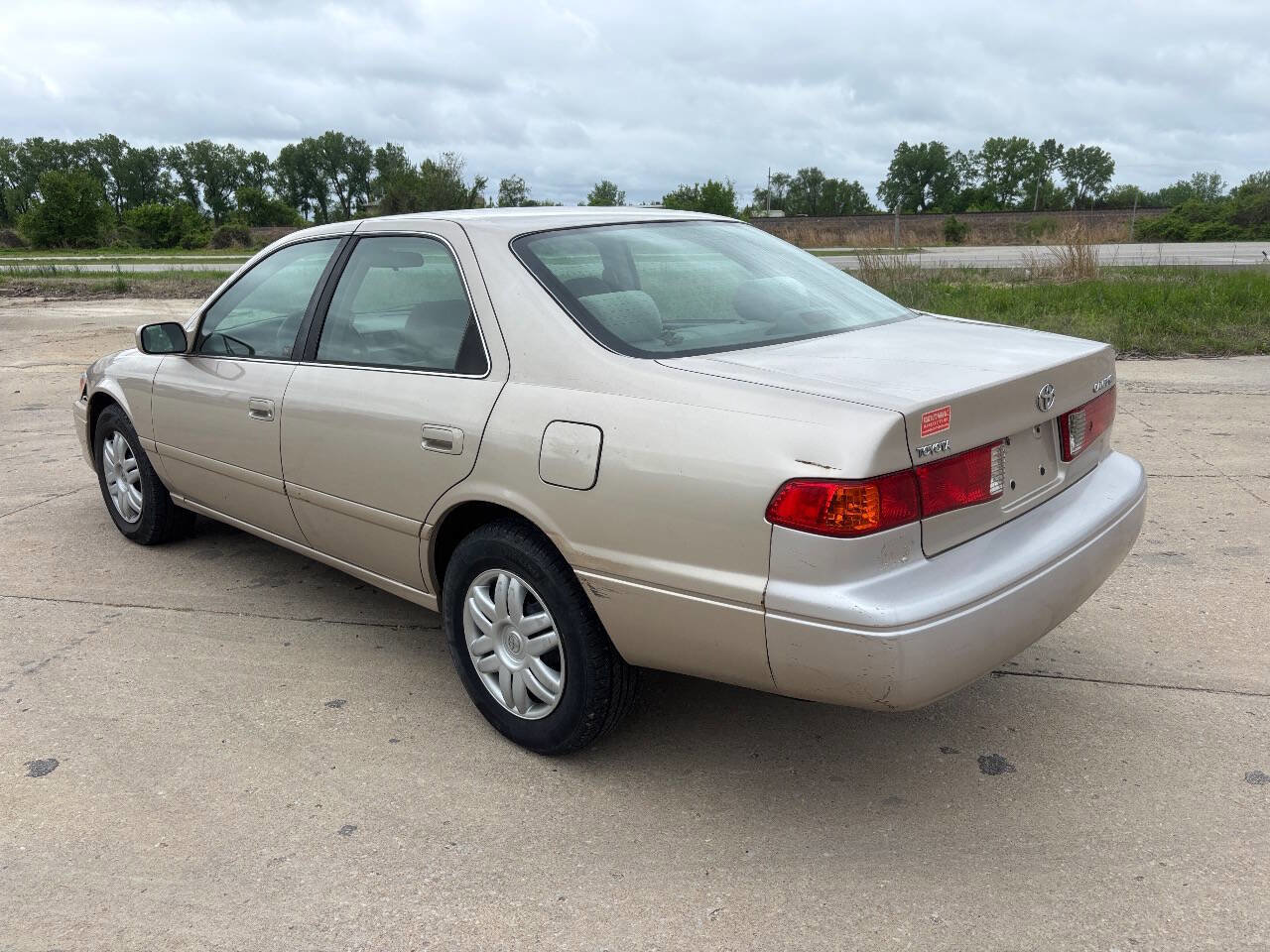 Used 2000 Toyota Camry LE FWD image 4