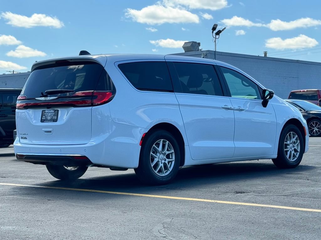 New 2026 Chrysler Pacifica Select image 7