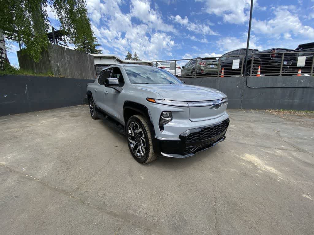 Used 2025 Chevrolet Silverado EV RST AWD/4WD image 8