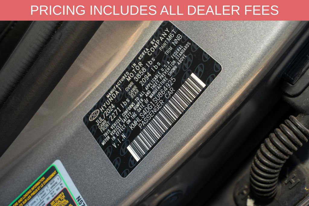 Used 2025 Hyundai Elantra SEL FWD image 21