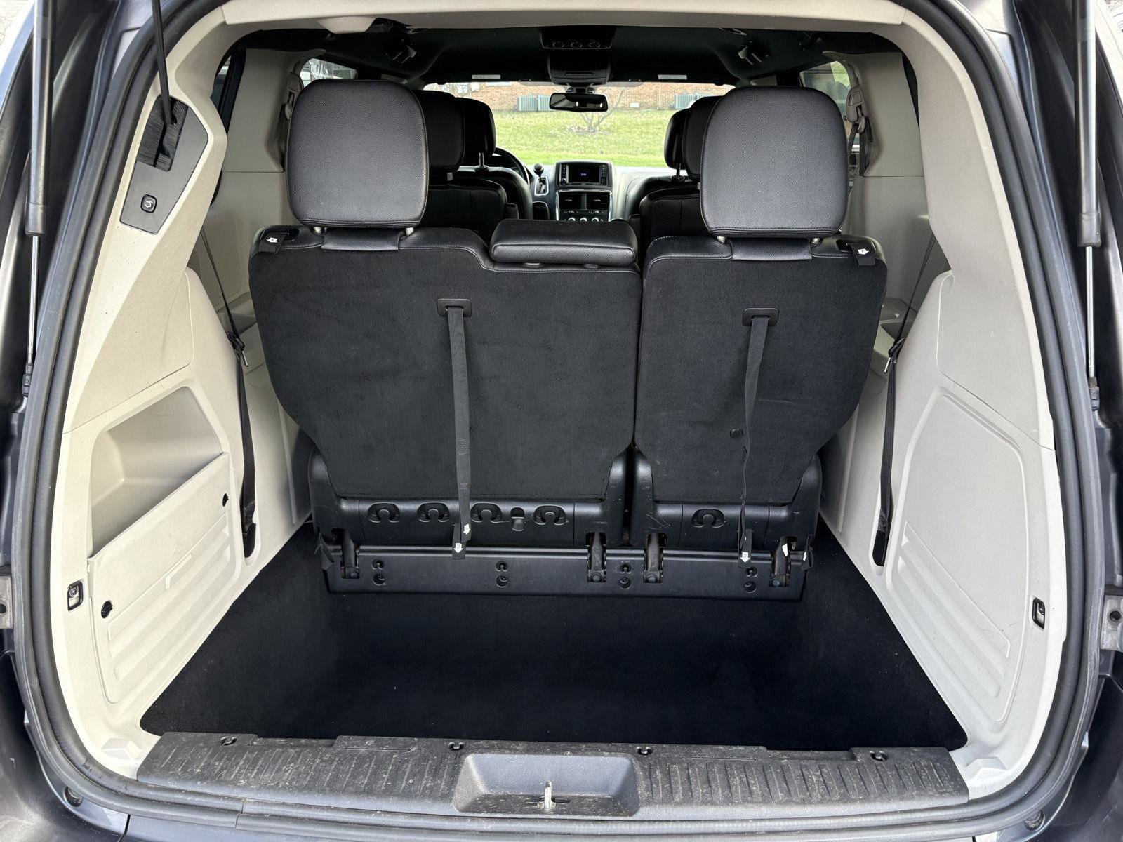 Used 2020 Dodge Grand Caravan SXT image 25