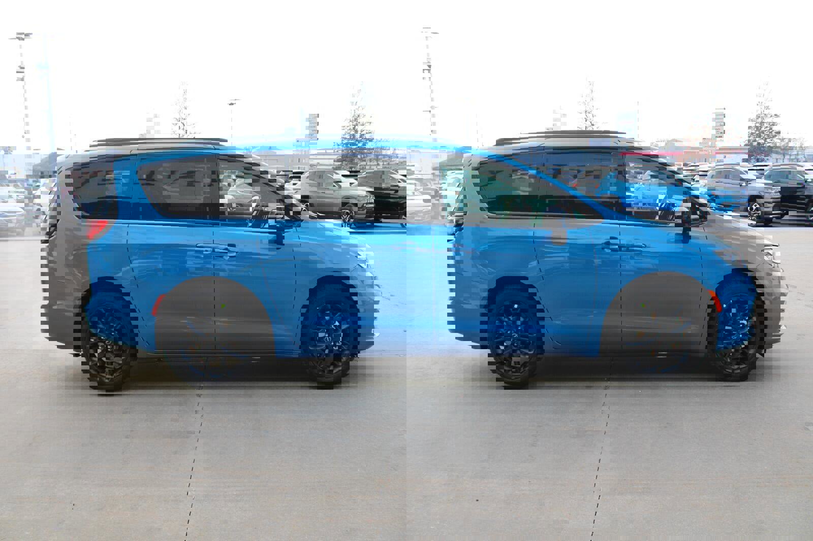 New 2026 Chrysler Pacifica Select w/ S Appearance Package image 6