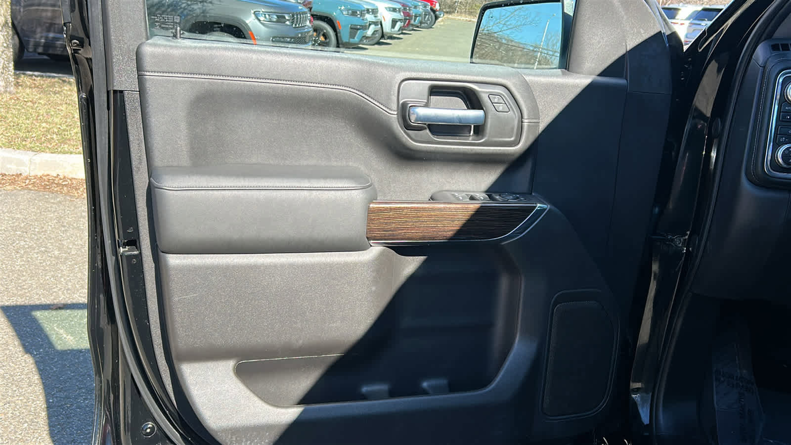 Used 2020 GMC Sierra 1500 SLE w/ SLE Value Package image 9