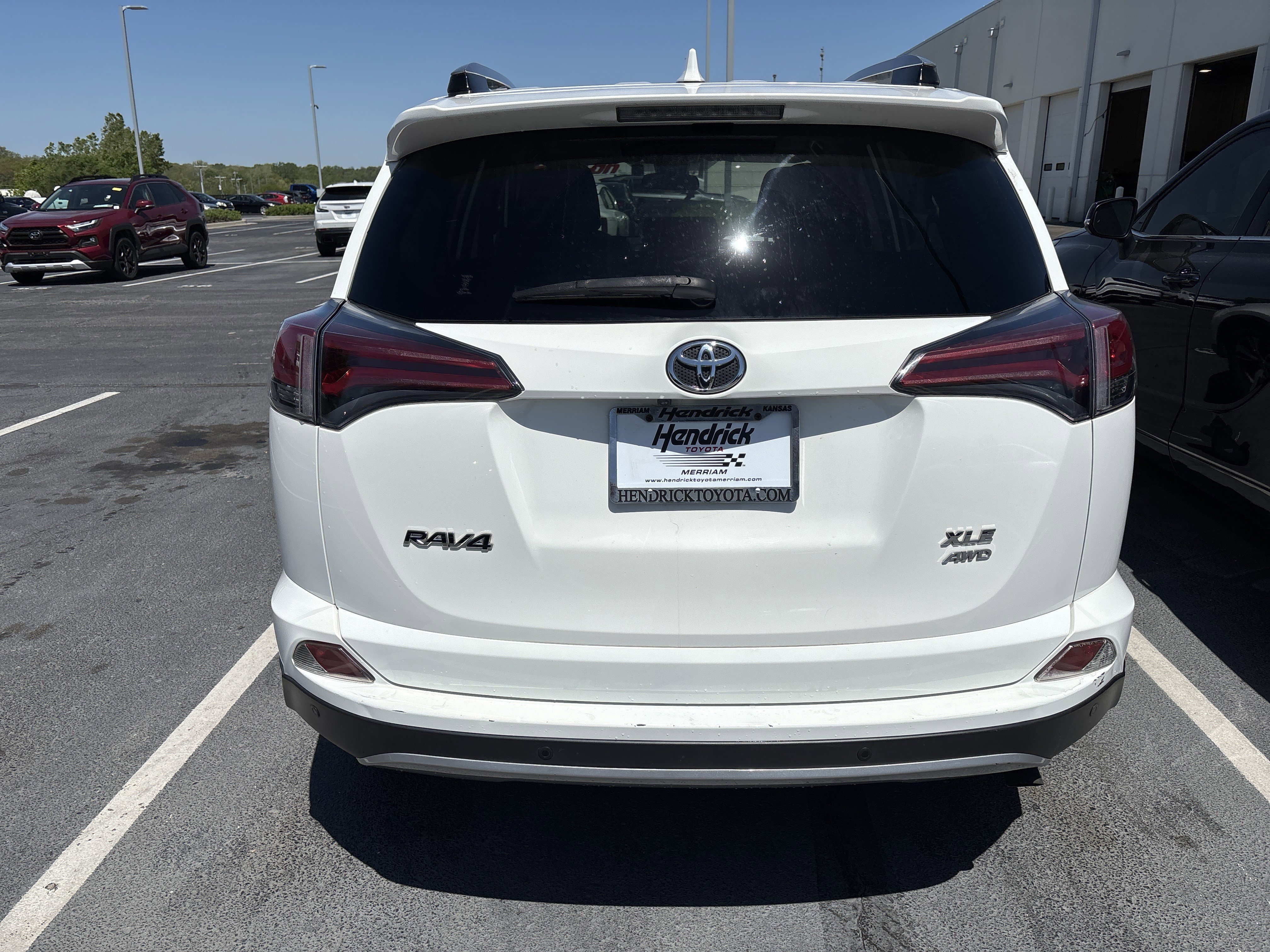 Used 2017 Toyota RAV4 XLE AWD/4WD image 8