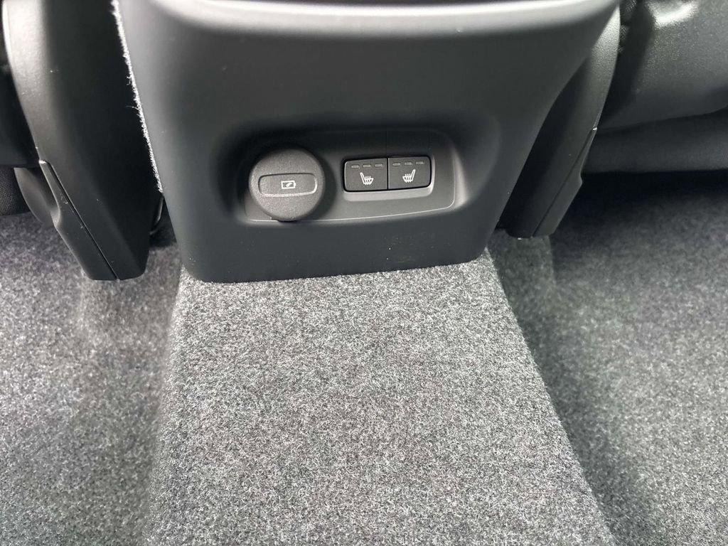 New 2026 Volvo XC40 B5 Plus w/ Protection Package Premier image 32