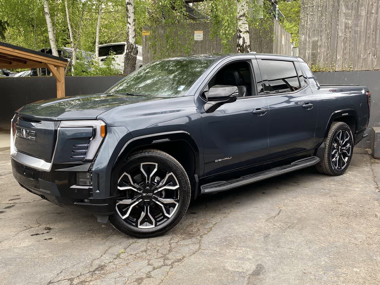 Used 2025 GMC Sierra EV Denali AWD/4WD image 1