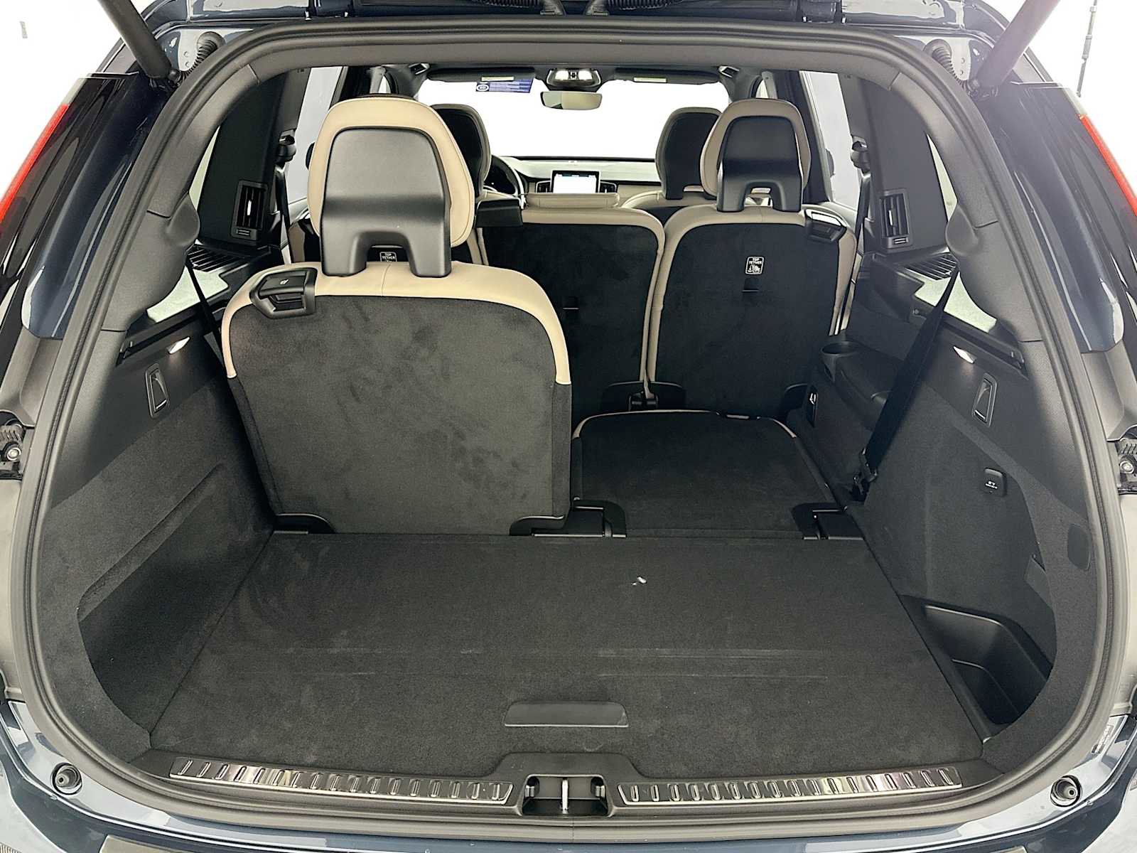 New 2026 Volvo XC90 B6 Plus w/ Protection Package Premier image 25