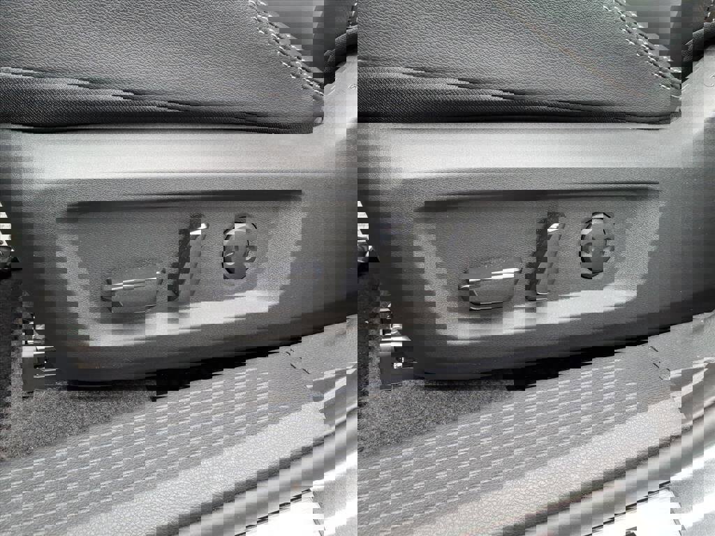 Used 2024 Nissan Rogue SL image 4