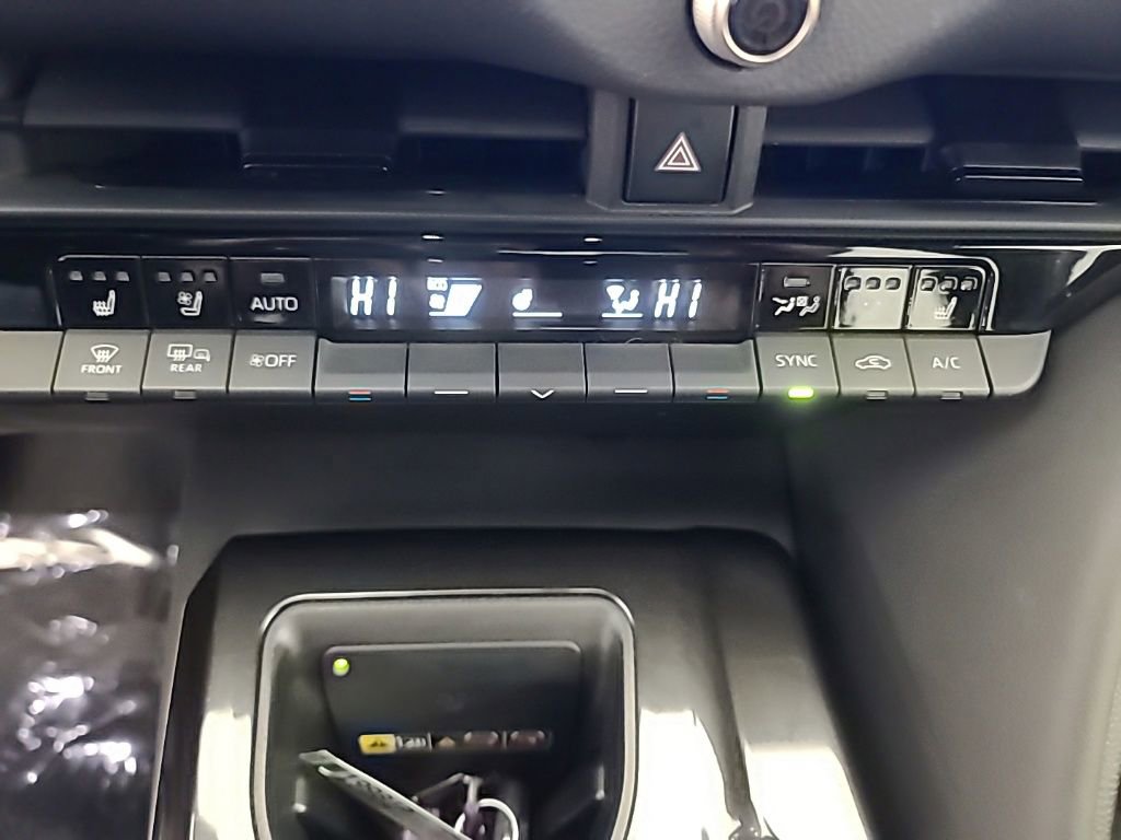 Used 2025 Toyota Crown XLE AWD/4WD image 33