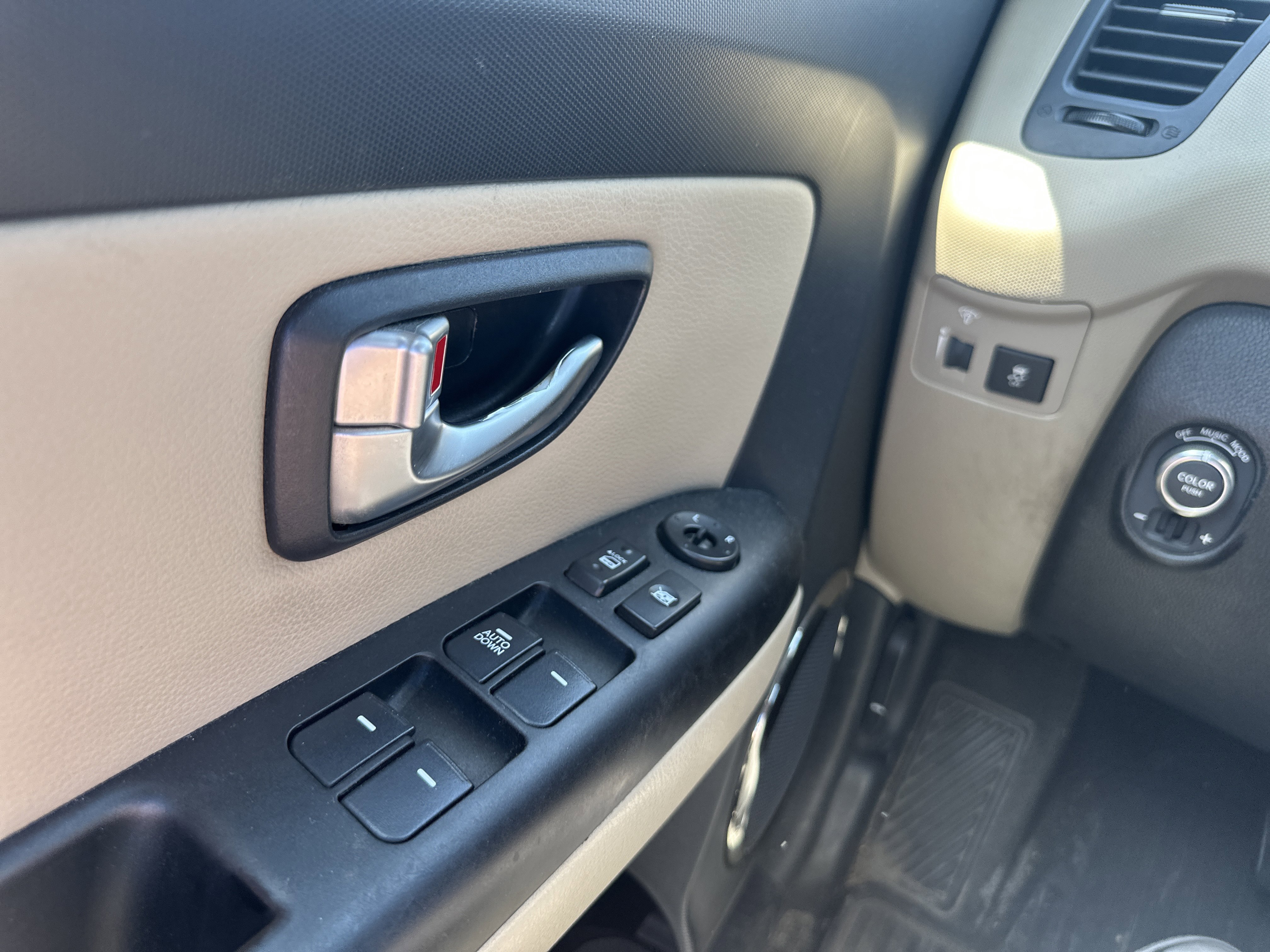 Used 2012 Kia Soul ! FWD image 25