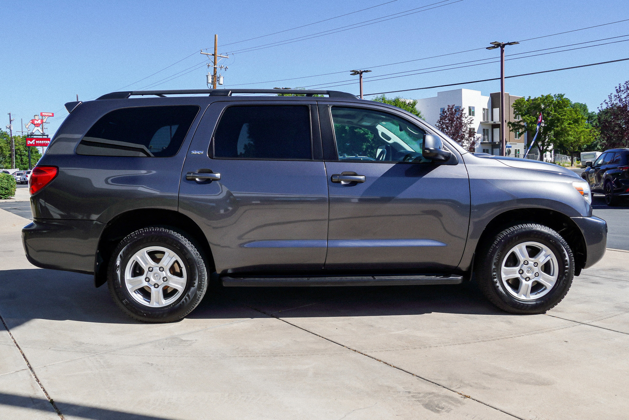 Used 2016 Toyota Sequoia SR5 w/ Premium Package AWD/4WD image 9