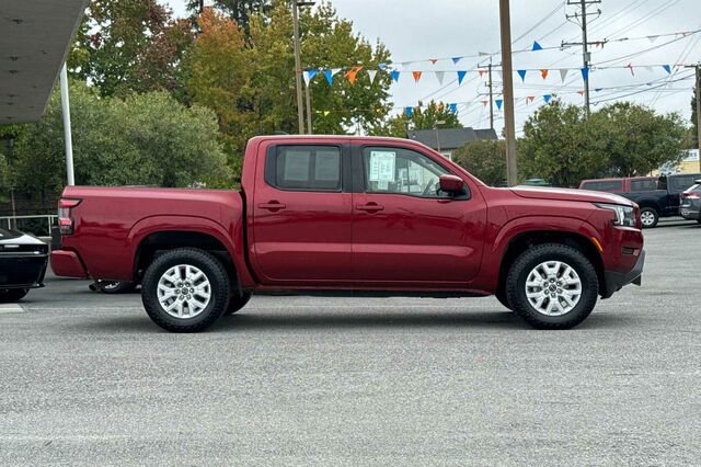 Used 2023 Nissan Frontier SV image 3