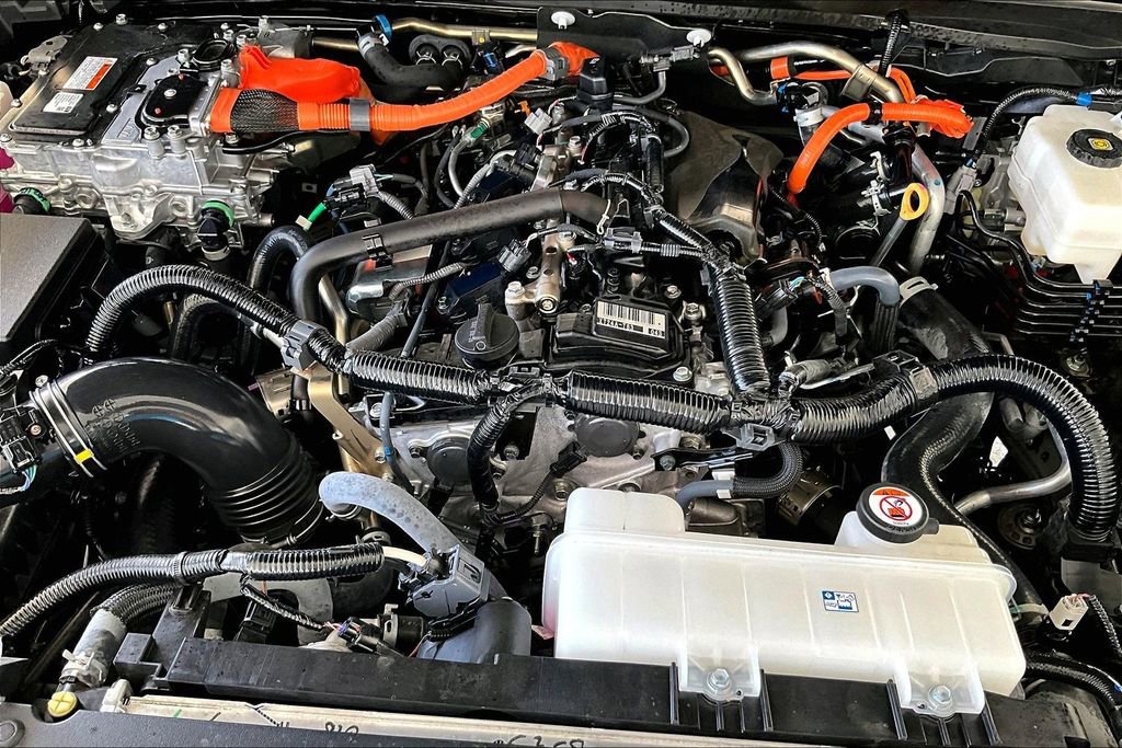 Certified 2025 Toyota Tacoma TRD Off-Road AWD/4WD image 32