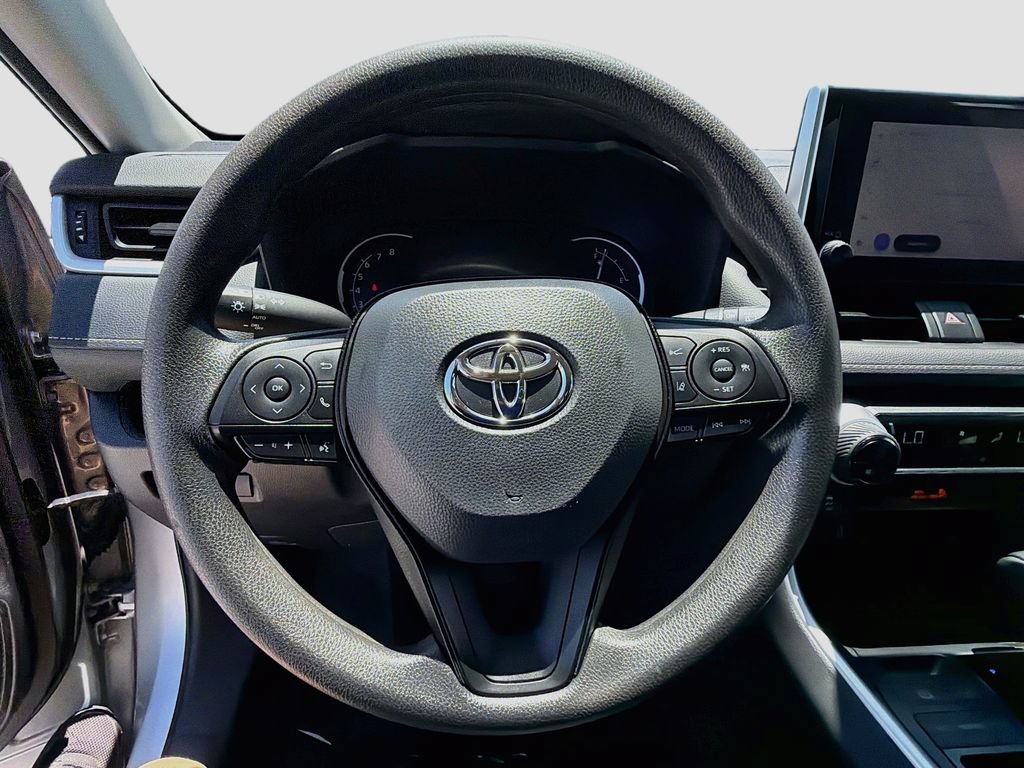 Used 2025 Toyota RAV4 XLE FWD image 10