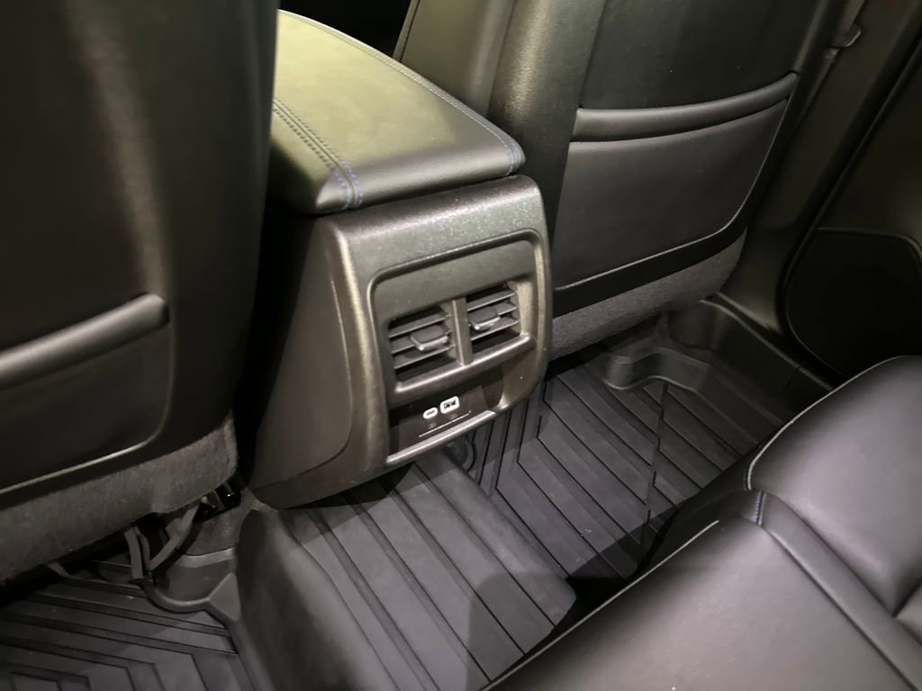 Used 2025 Cadillac XT4 Sport FWD image 29