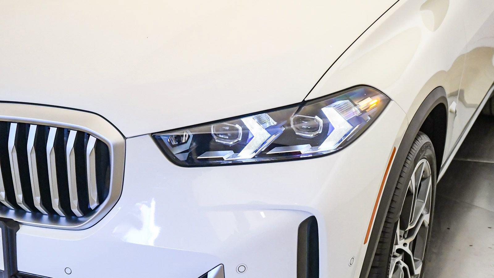 Certified 2024 BMW X5 xDrive40i w/ Premium Package AWD/4WD image 9