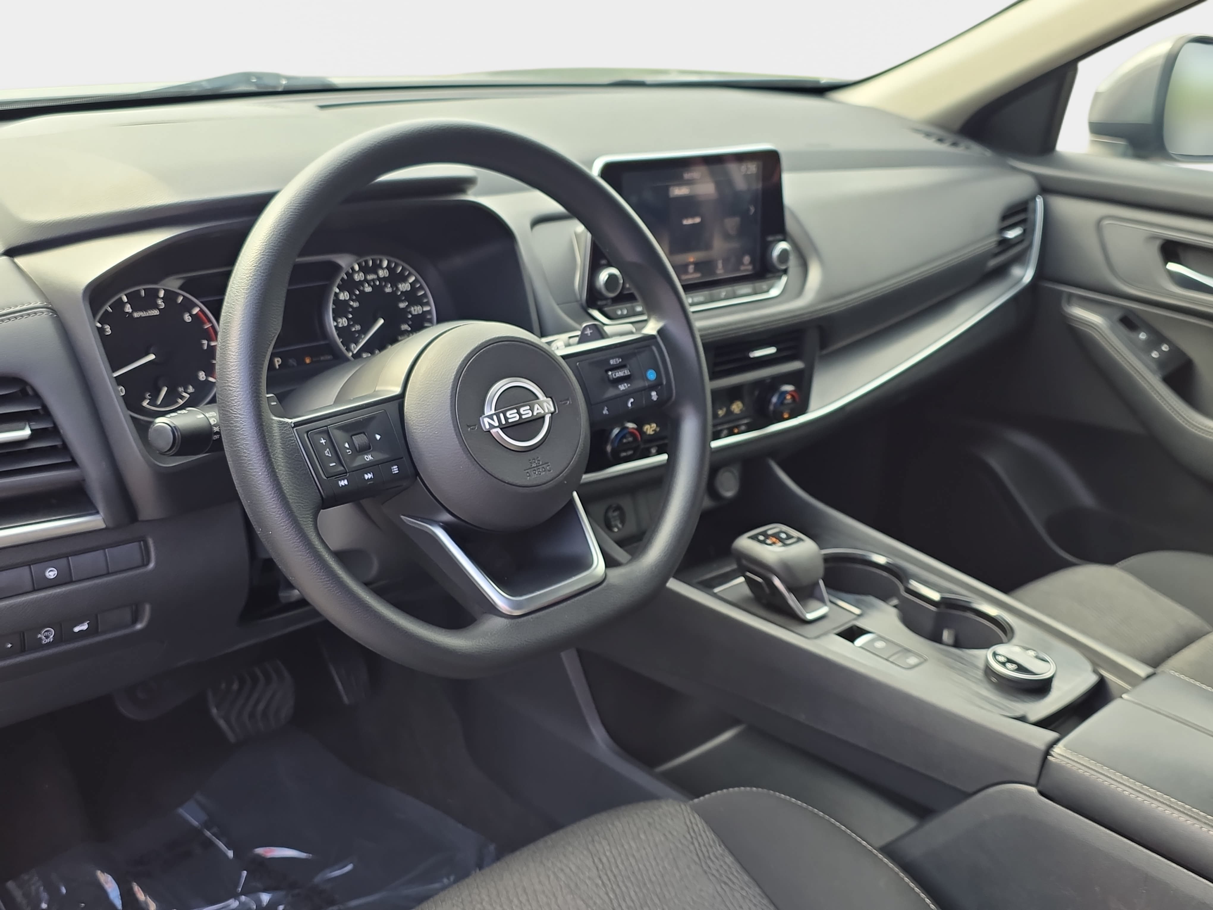 Used 2024 Nissan Rogue SV AWD/4WD image 14