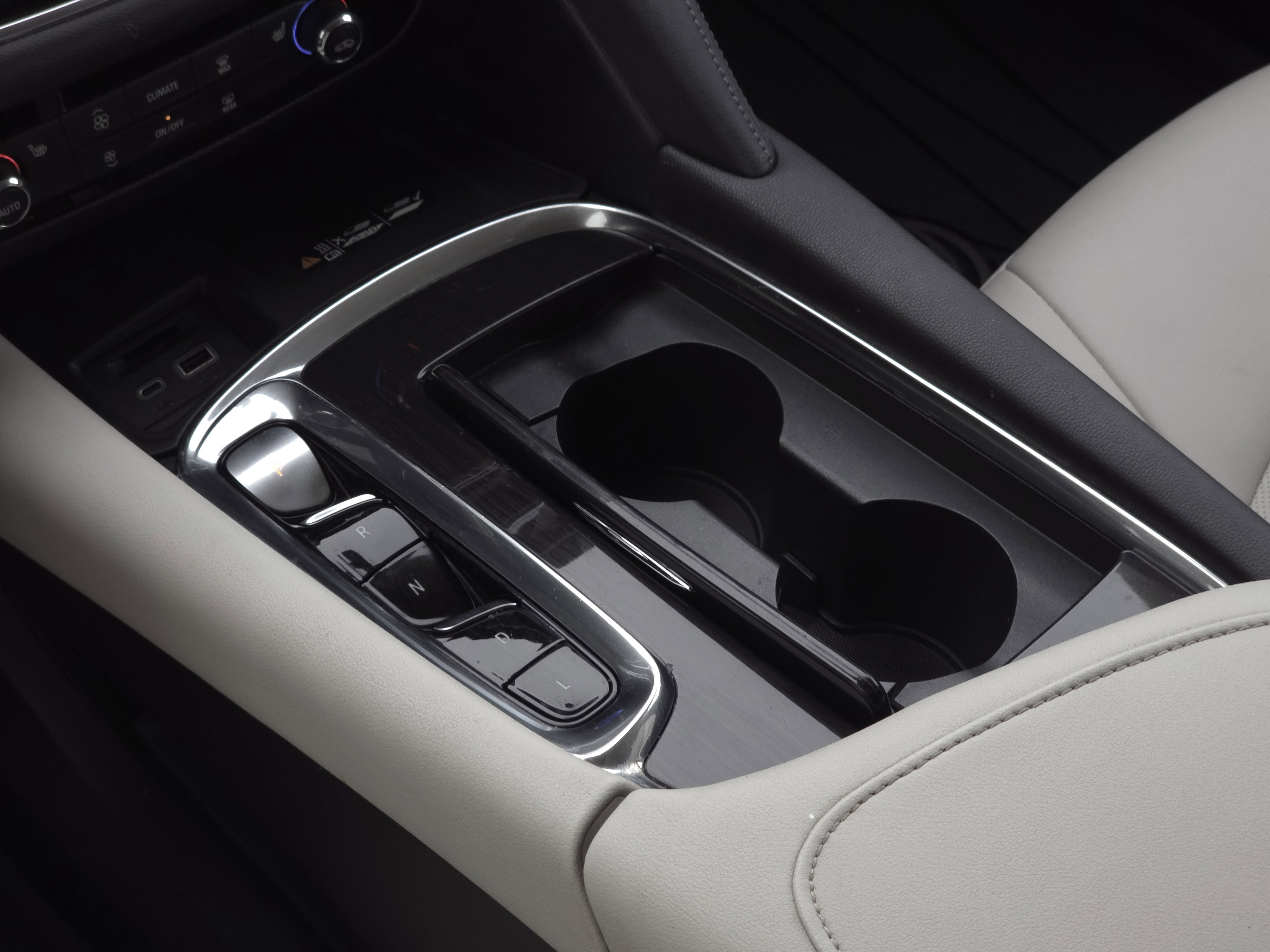 Used 2023 Buick Enclave Essence image 14