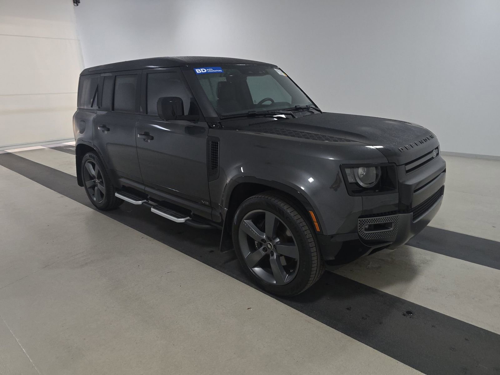 Used 2023 Land Rover Defender 110 V8 AWD/4WD image 3