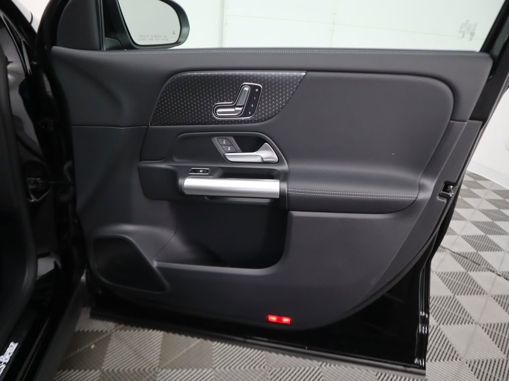 Certified 2025 Mercedes-Benz GLA 250 image 27