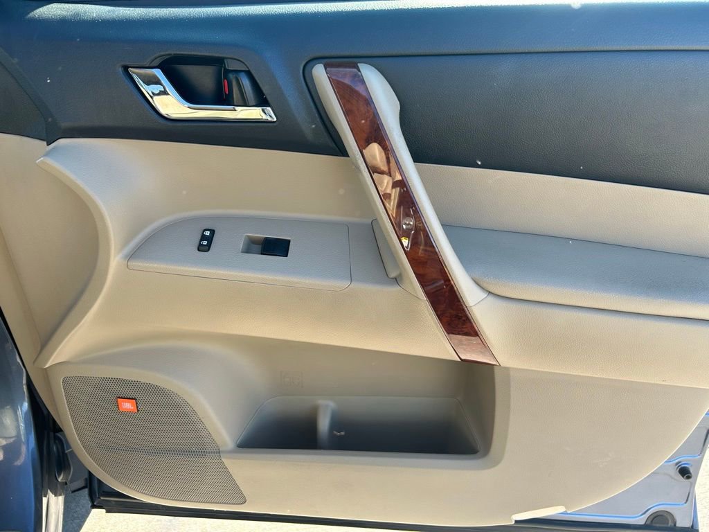 Used 2011 Toyota Highlander Limited image 32