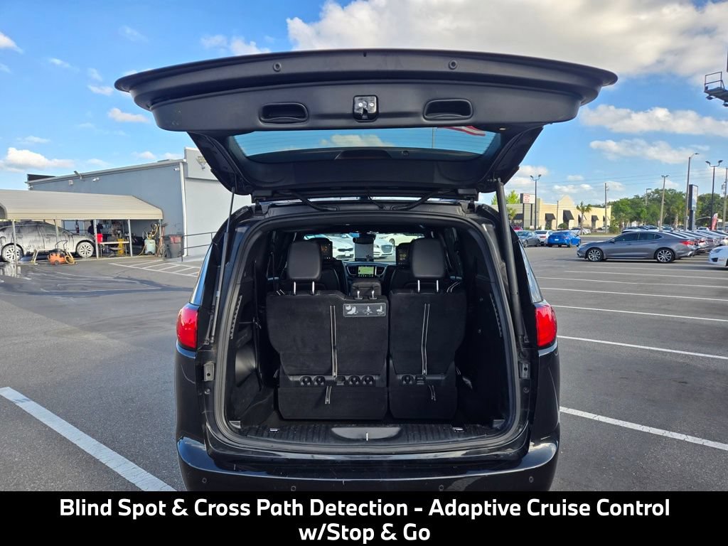 Used 2019 Chrysler Pacifica Touring-L Plus w/ Advanced Safetytec Group FWD image 17