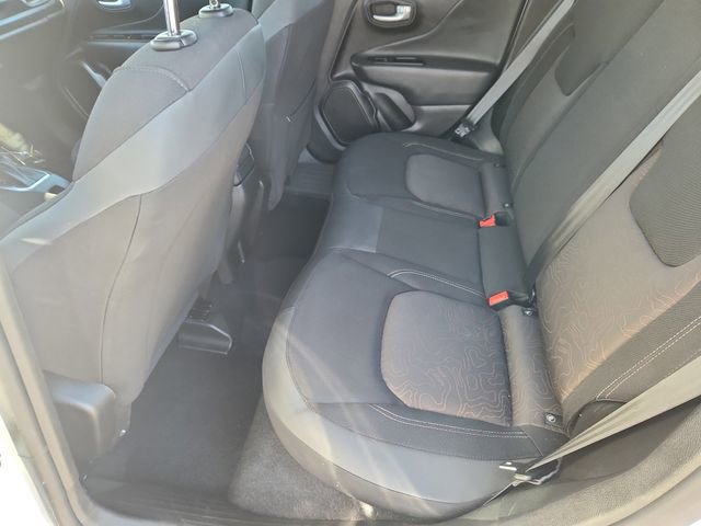 Used 2023 Jeep Renegade Latitude AWD/4WD image 8