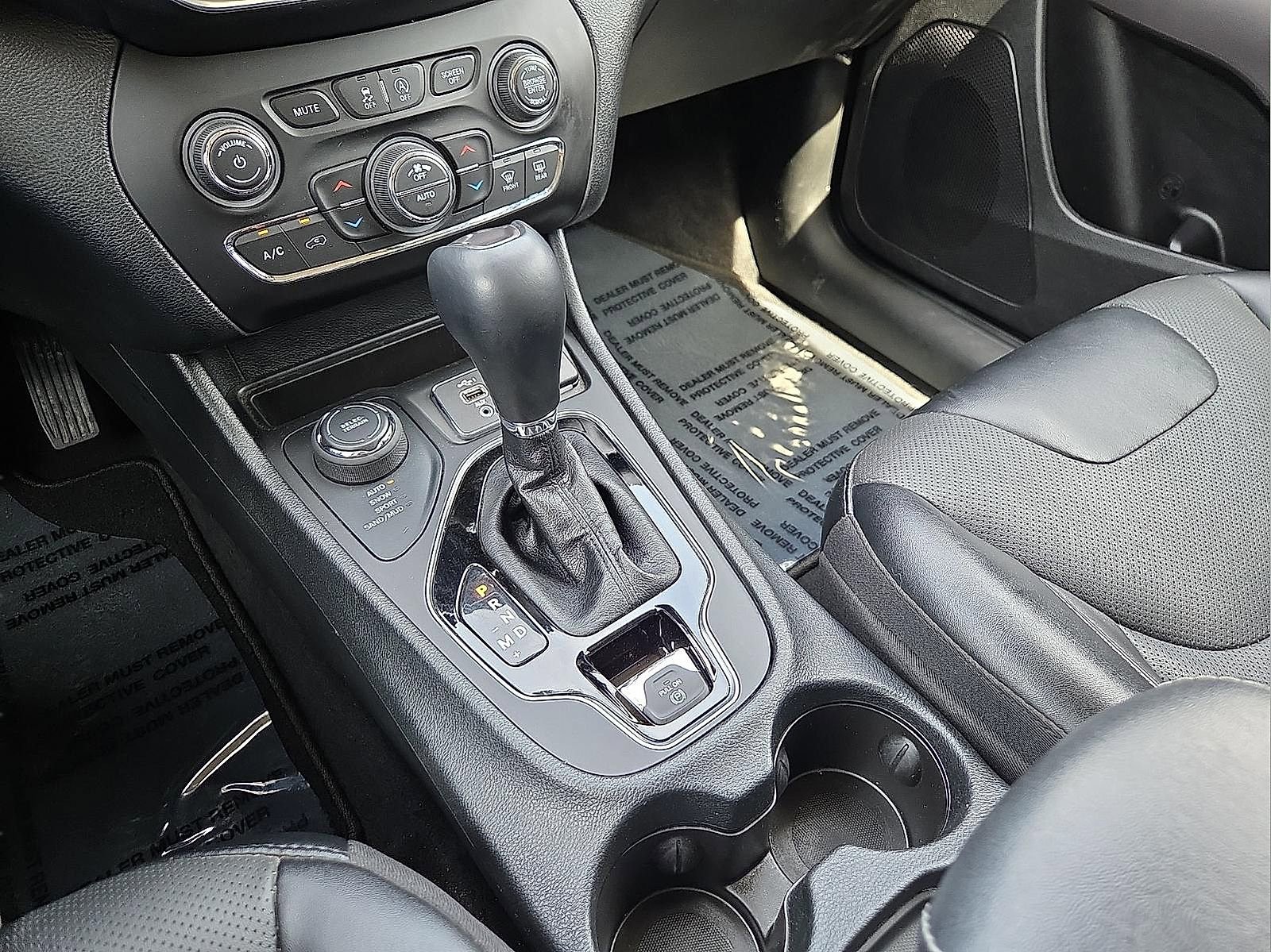 Used 2022 Jeep Cherokee Limited image 25
