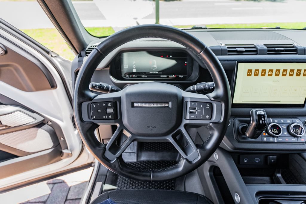 Used 2024 Land Rover Defender 130 X-Dynamic SE AWD/4WD image 22