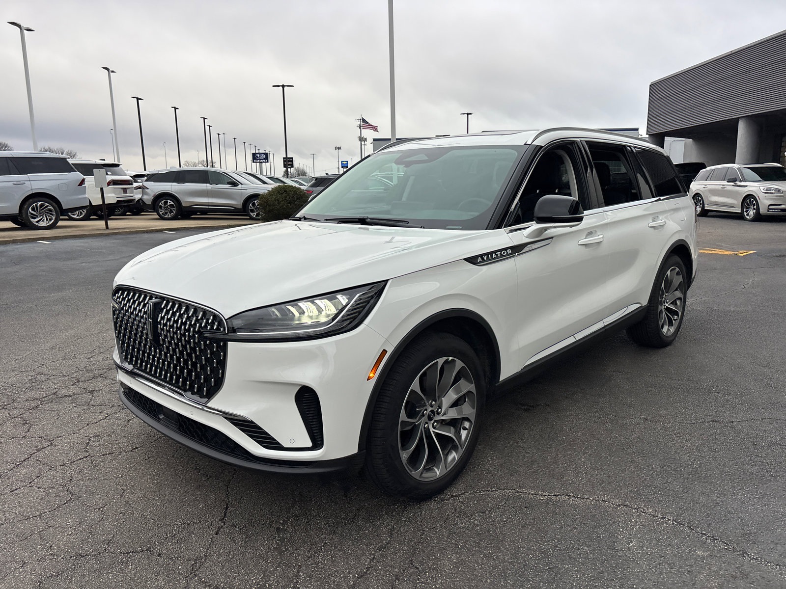 New 2026 Lincoln Aviator AWD image 3