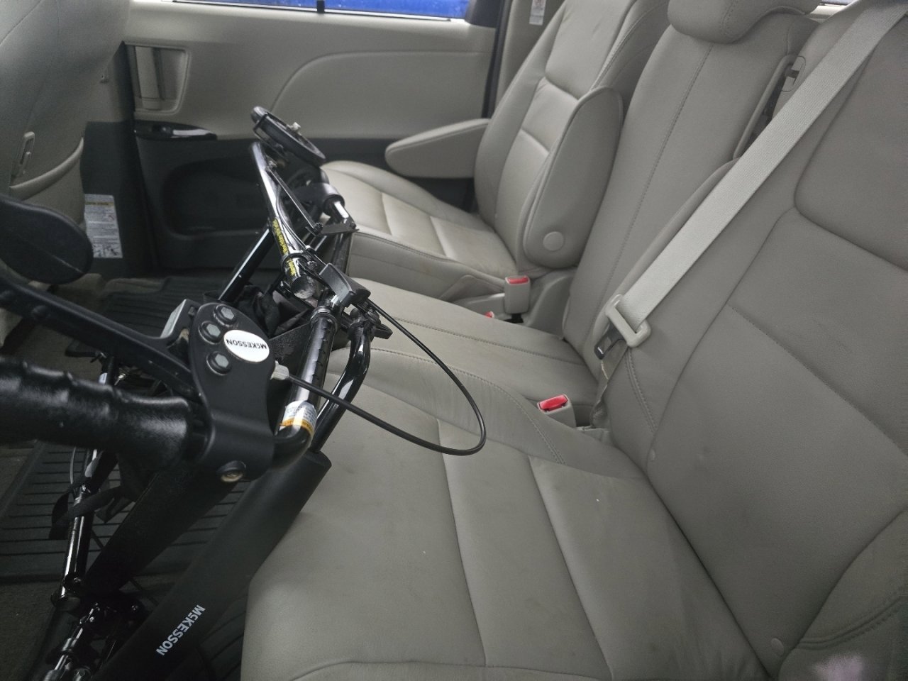 Used 2018 Toyota Sienna XLE w/ XLE Navigation Package FWD image 21