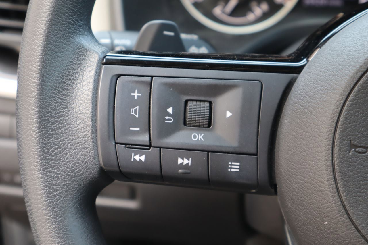 Used 2023 Nissan Rogue SV FWD image 12