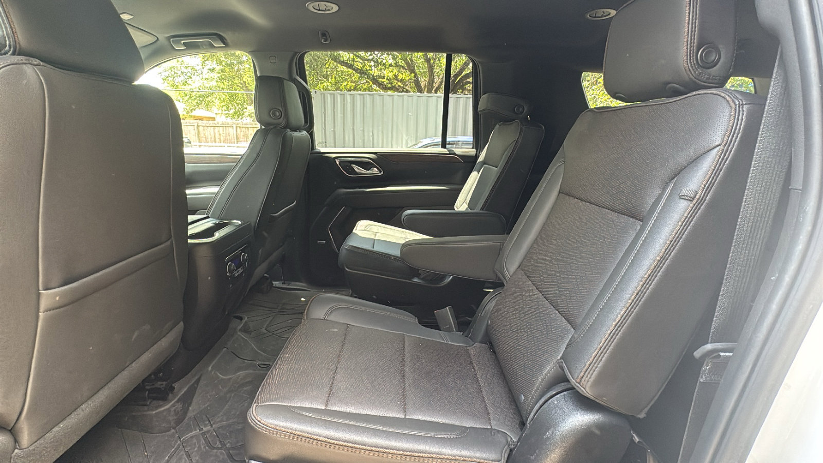 Used 2023 Chevrolet Suburban High Country AWD/4WD image 15